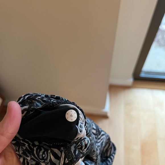 Lululemon Wunder Under Leggings Dazzle Nulux Alpine White Black, Size 4 - Picture 11 of 15